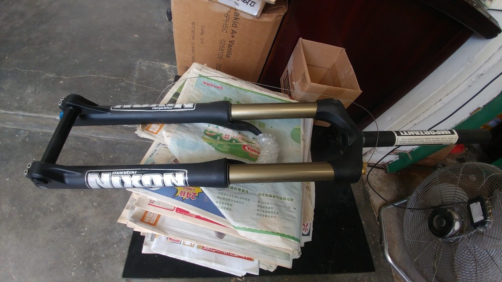 MANITOU NIXON PLATINUM 26"大心前震車叉~黑色 145mm行程，20mm前軸，1-1/8"直叉管/ MANITOU NIXON PLATINUM FORK~BLACK 145MM