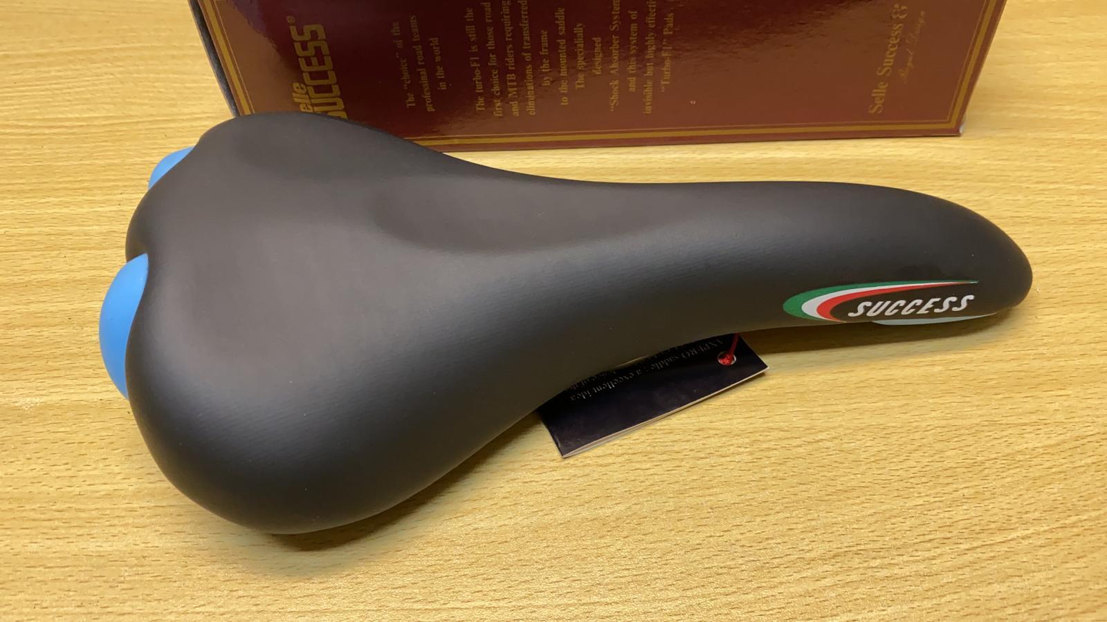 SELLE SUCCESS TURBO F1 SEAT-BLUE/SELLE SUCCESS TURBO F1 SADDLE-BLUE